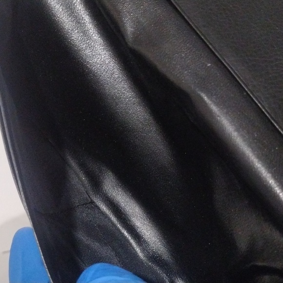 Luxury Black Leather Rémy Martin Wallet w/ Gold Corner Accents, Unisex Accessory - Picture 10 of 12